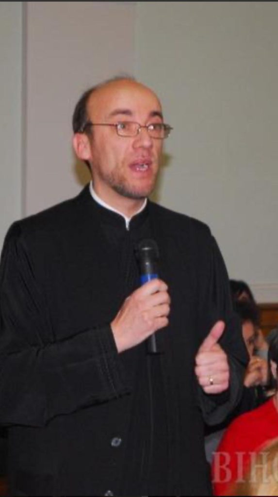Magistrați Orădeni - Protectorii Pedofililor. Preotul Augustin Dorel Silaghi. Acuzații de Pedofilie. 4 Rus Valer Preot pedofil director