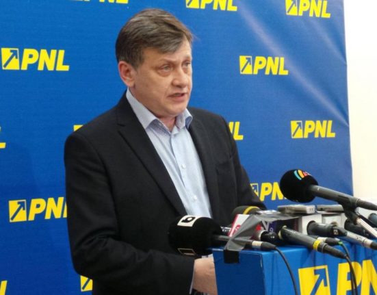 Consiliul National al PNL valideaza candidatura lui Crin Antonescu la prezidentialele din 2025
