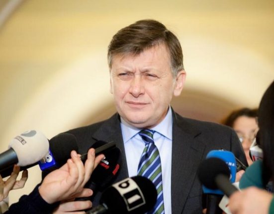 Crin Antonescu avertizeaza despre conspiratii infiltrate in mintea romanilor