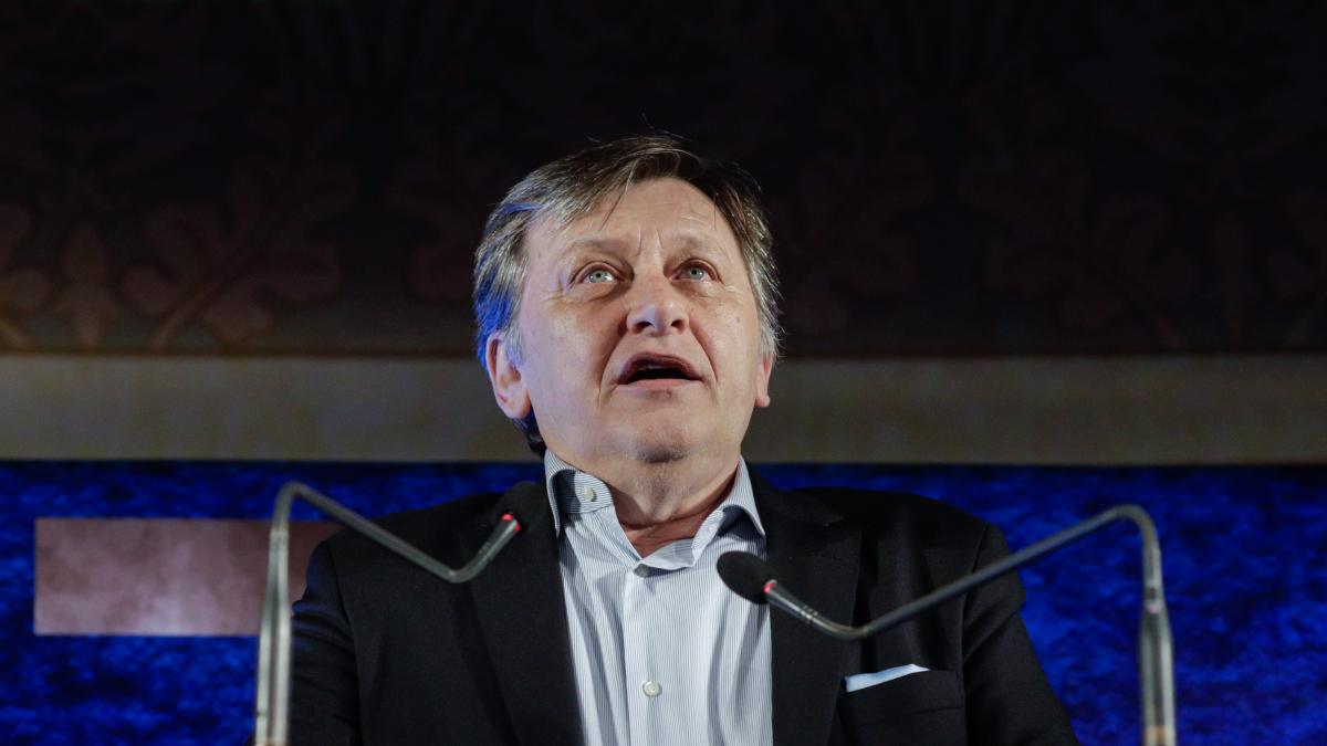 Crin Antonescu doreste ca Georgescu sa candideze din nou Sa l vedem la dezbatere nu ca o holograma