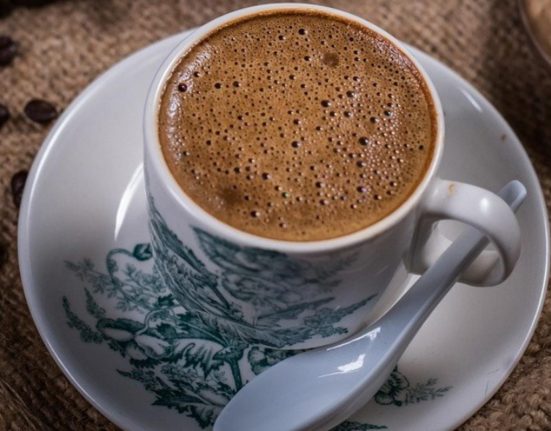 De ce sa nu reincalzesti cafeaua riscuri sanatate si gust