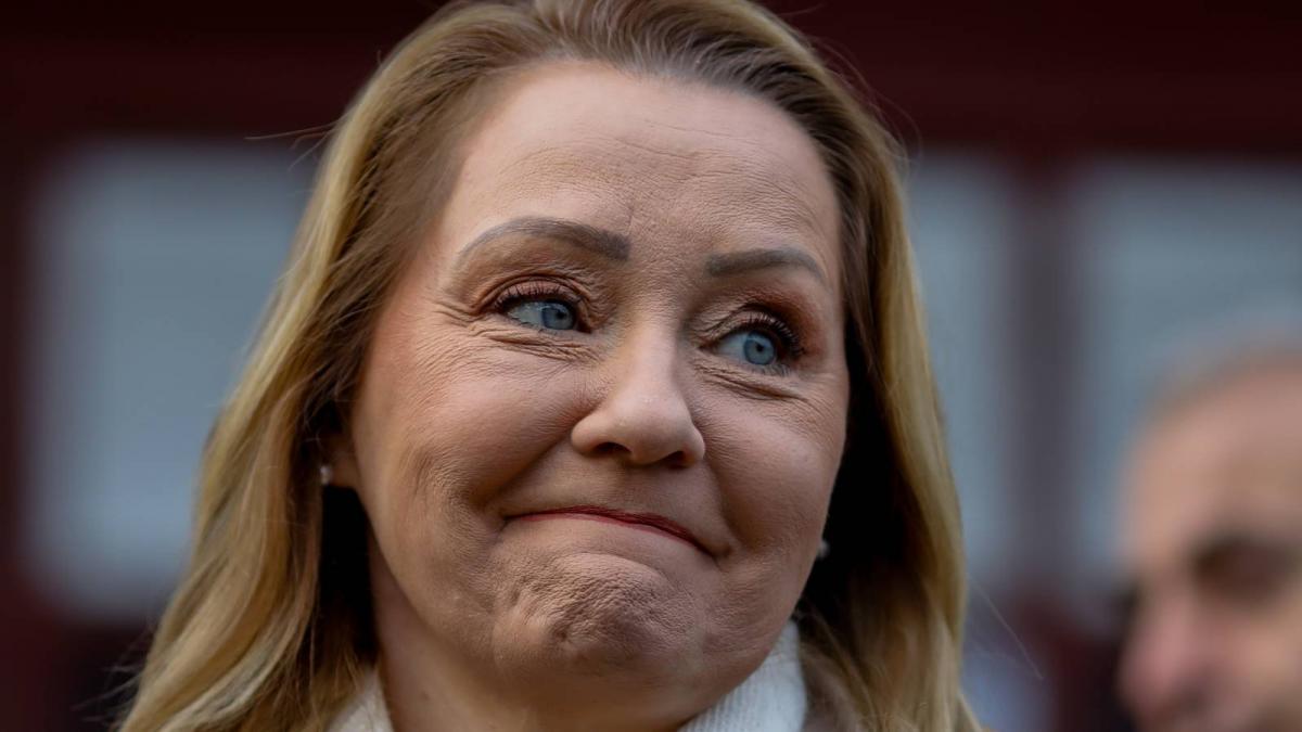 Lasconi afirma ca Antonescu este o marioneta intr un joc de putere Ciolacu si protectorul sau Iohannis se joaca cu democratia