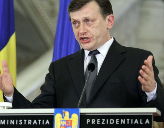 PSD a validat candidatura lui Crin Antonescu la prezidentiale Congresul va avea loc pe 2 februarie