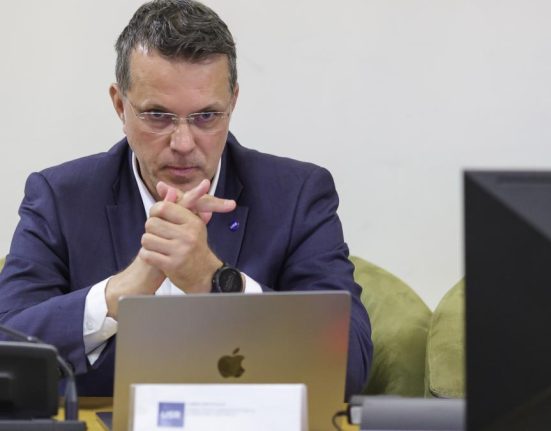 Reactie din USR dupa anuntul lui Crin Antonescu O marioneta manipulata care urmeaza ordinele