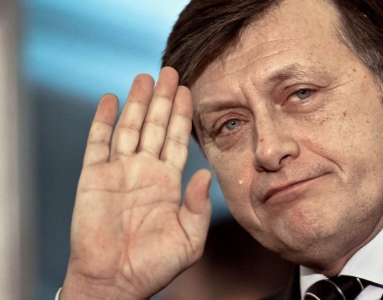 Surse Cine sunt cei 7 ce l pot lasa pe Crin Antonescu fara candidatura Pe cine analizeaza PSD si PNL