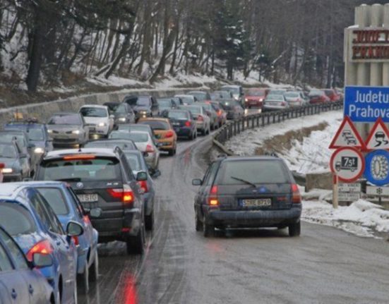 Aglomeratie pe Valea Prahovei trafic lent pe DN1