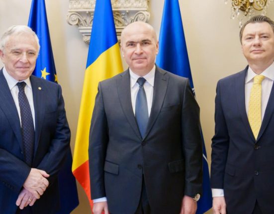Bolojan l a intampinat pe Isarescu la Cotroceni Economia este marcata de riscuri si incertitudini