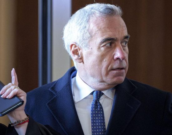 Bomba pe masa procurorilor Banca fantoma si italianul pentru care Calin Georgescu cerea bani