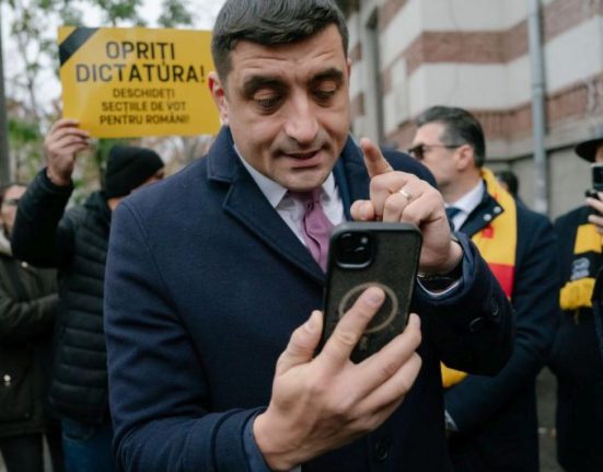 Calin Georgescu George Simion ar fi pe locul doi