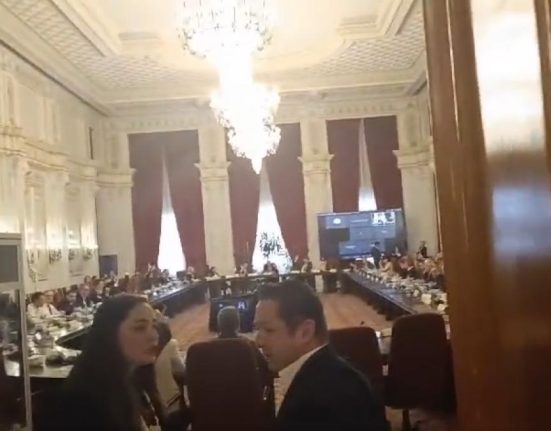 Circ in Parlament privind suspendarea lui Iohannis doi senatori SOS si au retras semnaturile doi USR isti au semnat