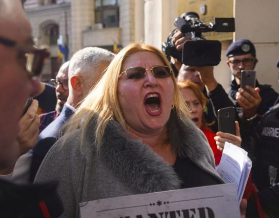 Diana Sosoaca candideaza la presedintie si ameninta CCR