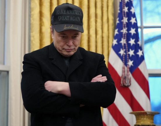 Elon Musk distribuie o postare a lui Calin Georgescu despre eliminarea retelei Soros