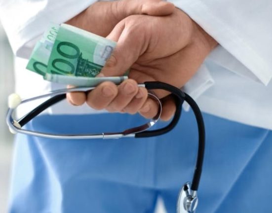 Managerul Spitalului din Cernavoda Marius Sponoche retinut de DNA pentru mita motivul celor 30000 de euro