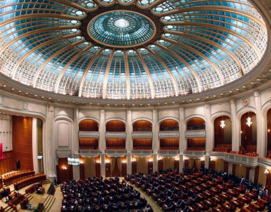 Parlamentul se reuneste luni pentru constituirea comisiilor SRI SIE si revolutionari
