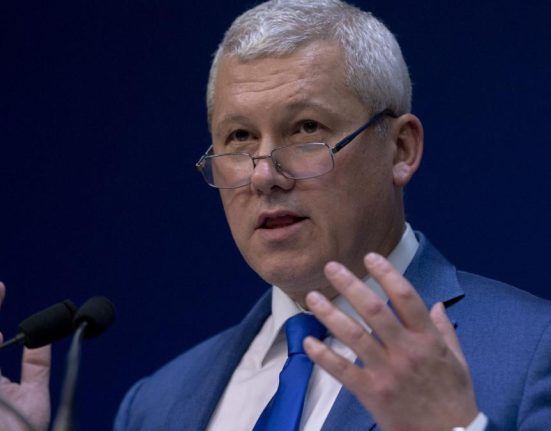 Predoiu raspunde lui Calin Georgescu Nu am trimis mascatii la seful lui de campanie Ministrul de Interne nu gestioneaza dosare
