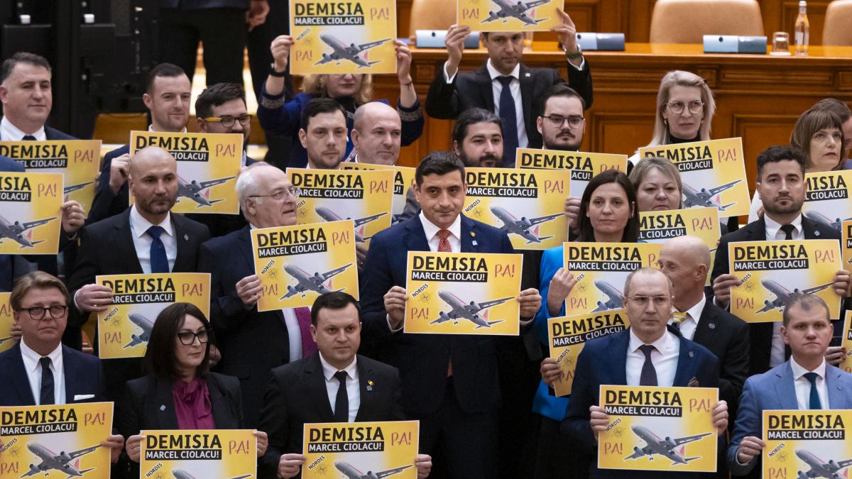 SOS AUR si POT depun marti motiunea impotriva Guvernului Ciolacu