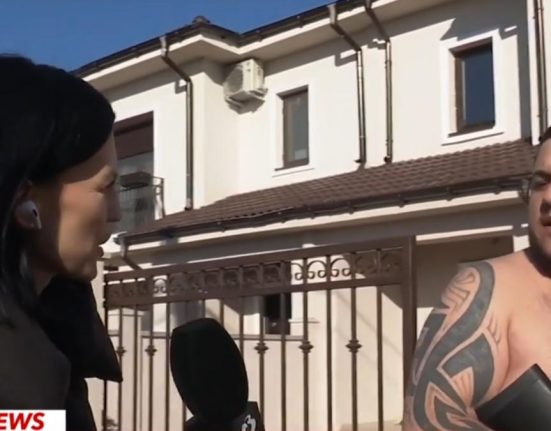 Alin Borcan catre jurnalista Andreea Borboros Nu mai veniti aici ca va confund cu astia si trag in dumneavoastra