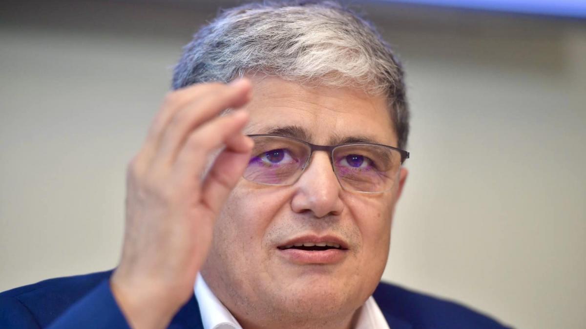 Bolos negociaza 200 milioane euro pentru economie si tineri