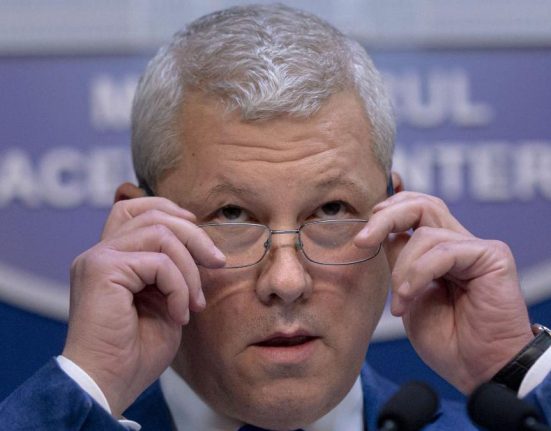Catalin Predoiu Nu mai exista democratie cand politicienii colaboreaza cu persoane inarmate
