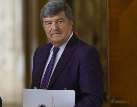 Cererea de revocare a lui Toni Grebla din functia de sef al AEP discutata si votata azi in Parlament