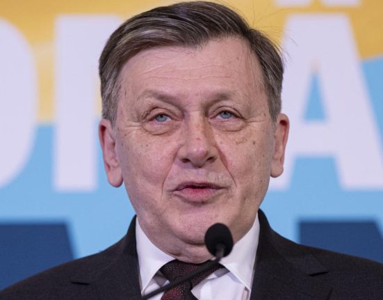 Crin Antonescu despre suveranisti E ca la parastas Oamenii se inghesuie fura din coliva