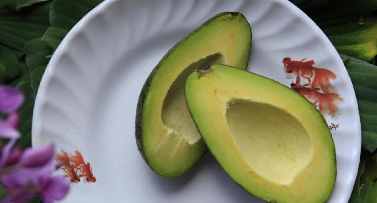 De ce avocado e un super aliment si beneficiile lui