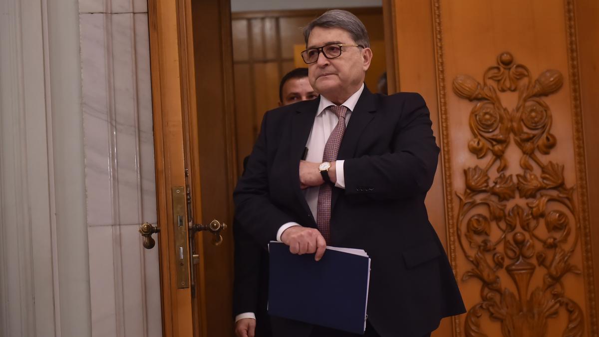 Emil Hurezeanu va discuta vineri despre schimbarea sa