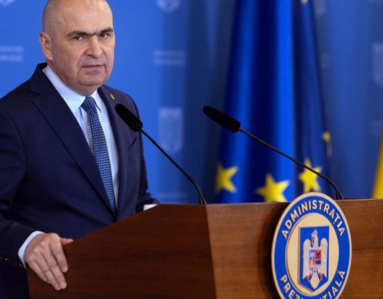 Ilie Bolojan condamna violentele de la protestul de la BEC Violenta duce doar la degradare si distrugere