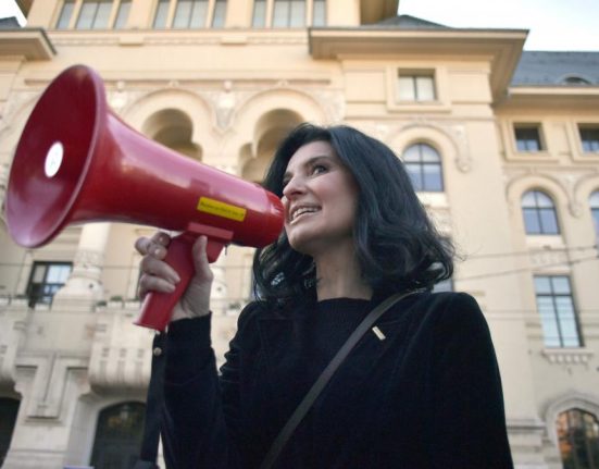 Lavinia Sandru Favoritii din birouri s au prabusit in fata votului real Mesaj despre adevar sondaje si Romania autentica
