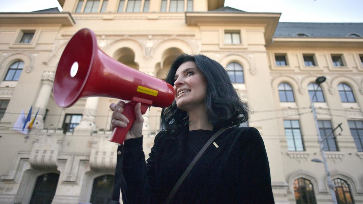 Lavinia Sandru Favoritii din birouri s au prabusit in fata votului real Mesaj despre adevar sondaje si Romania autentica
