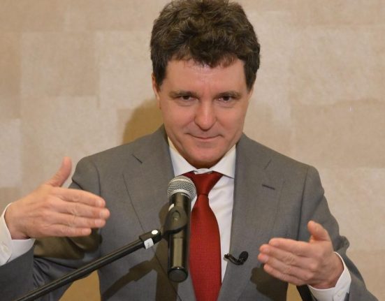 Pe cine il vede Nicusor Dan in turul doi Daca alegerile ar fi azi eu sau Crin Antonescu