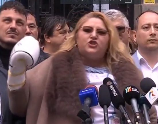 Sosoaca a venit cu manusi de box la BEC si l a amenintat pe Georgescu Blestemat sa fii in veci