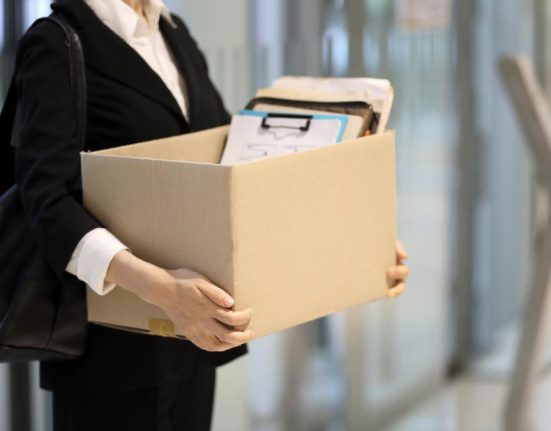 Unda verde pentru reducerea secretarilor de stat la 54