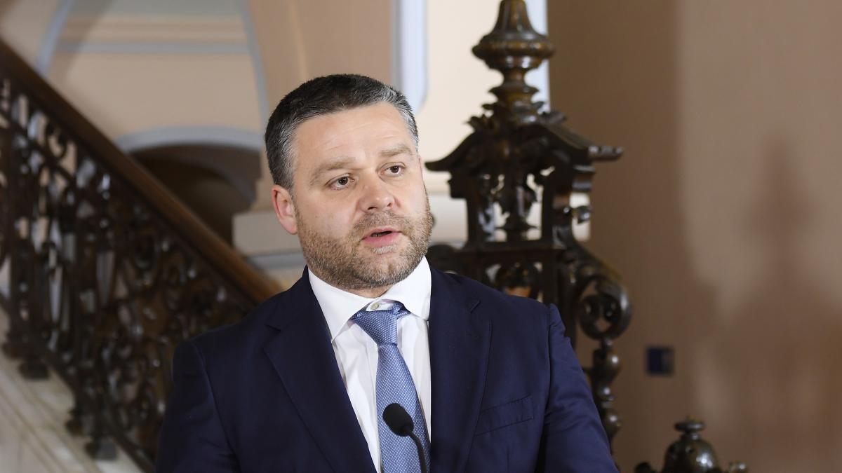 Ciprian Ciucu il acuza pe Nicusor Dan ca blocheaza proiectele Capitalei Semnatura finala e a lui Si stam si asteptam