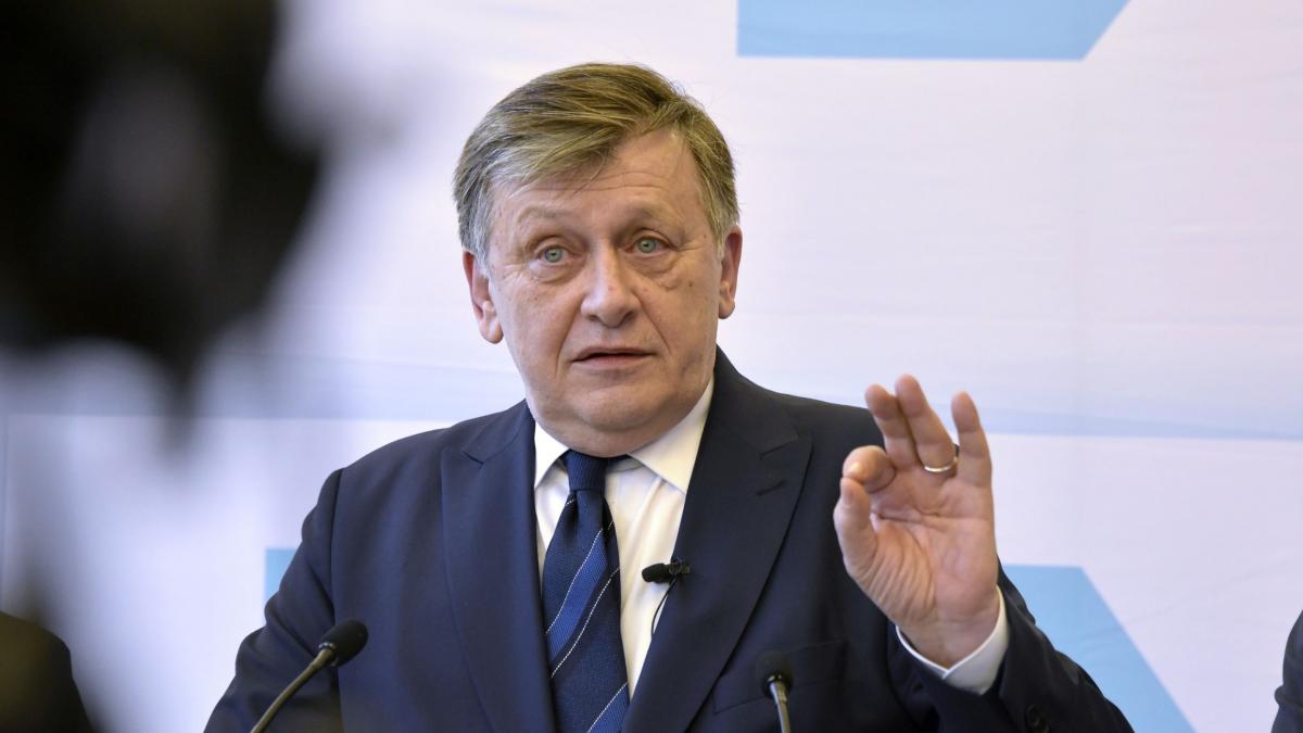 Crin Antonescu a venit la CNSAS pentru documente Decizia mea Niciun lider al coalitiei nu mi a cerut nimic