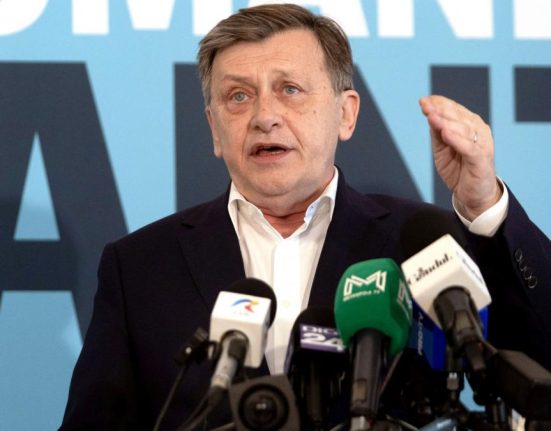 Crin Antonescu replica pentru Nicusor Dan Nu am improprietarit dezvoltatori rechini sau alte animale de care vorbeste