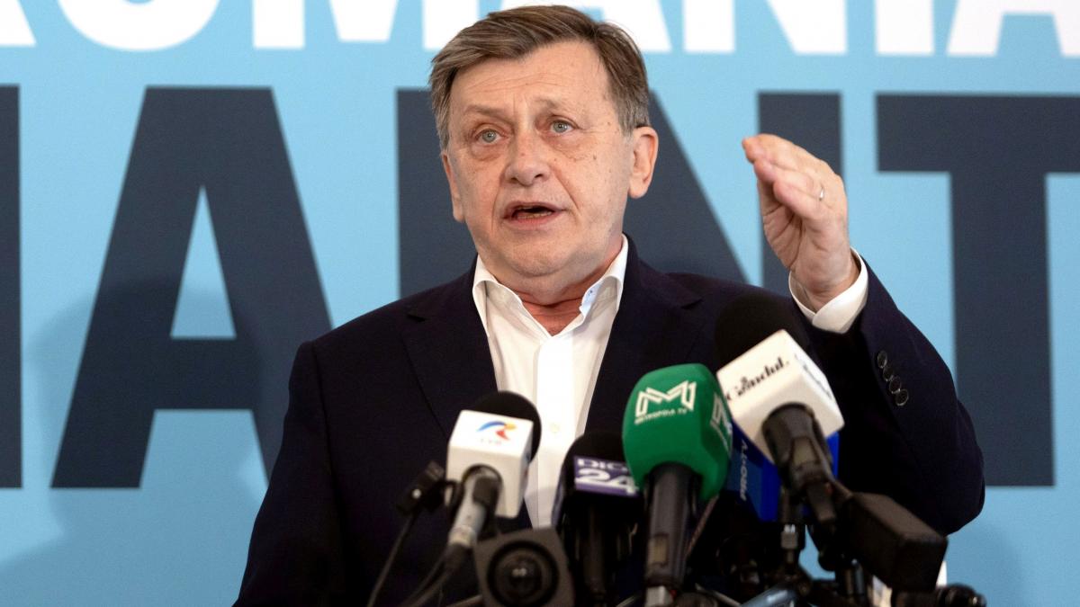 Crin Antonescu replica pentru Nicusor Dan Nu am improprietarit dezvoltatori rechini sau alte animale de care vorbeste