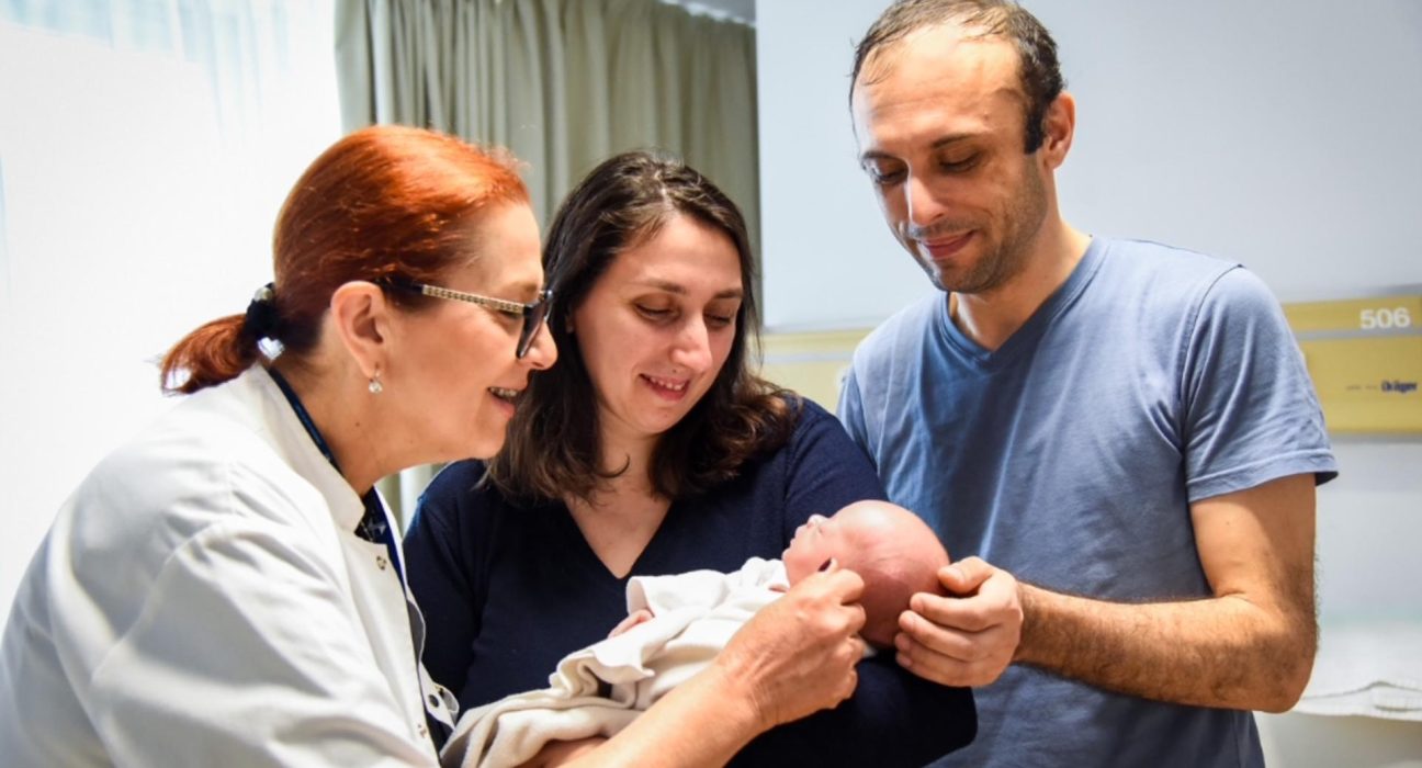 Cum a fost salvata o fetita de 740 grame