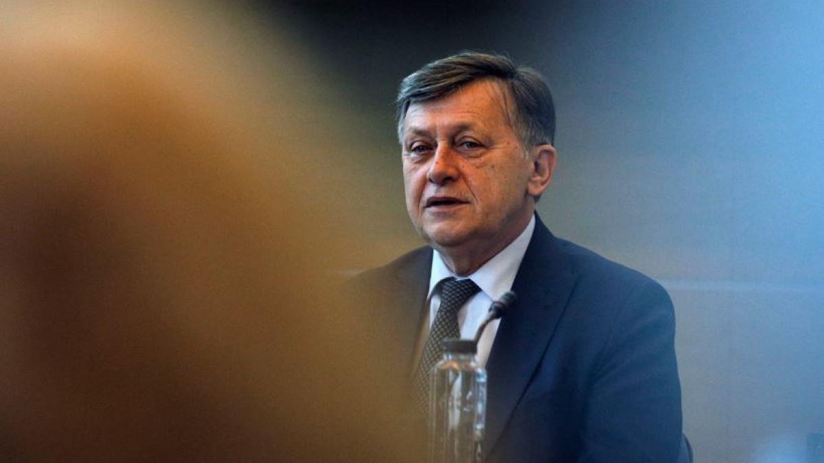 De ce Crin Antonescu il compara pe Ponta cu Radu cel Frumos Turcii voiau unul mai instruit si docil