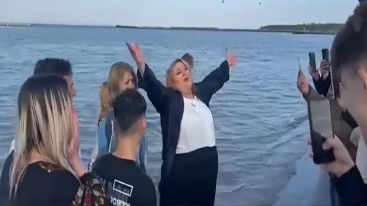 Diana Sosoaca si SOS s au aruncat in mare