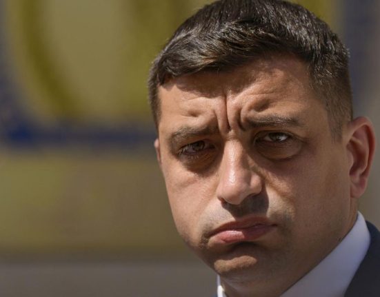 Disperat ca nu il sustine Simion ii ofera premieratul lui Calin Georgescu Daca si ar dori acest lucru