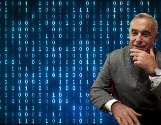 Experimentul Calin Georgescu italienii au simulat cresterea unui candidat necunoscut exclusiv prin algoritmi pana la 70 la suta in sondaje