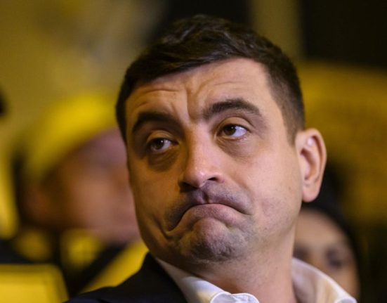 George Simion a parasit dezbaterea Un simulacru acum