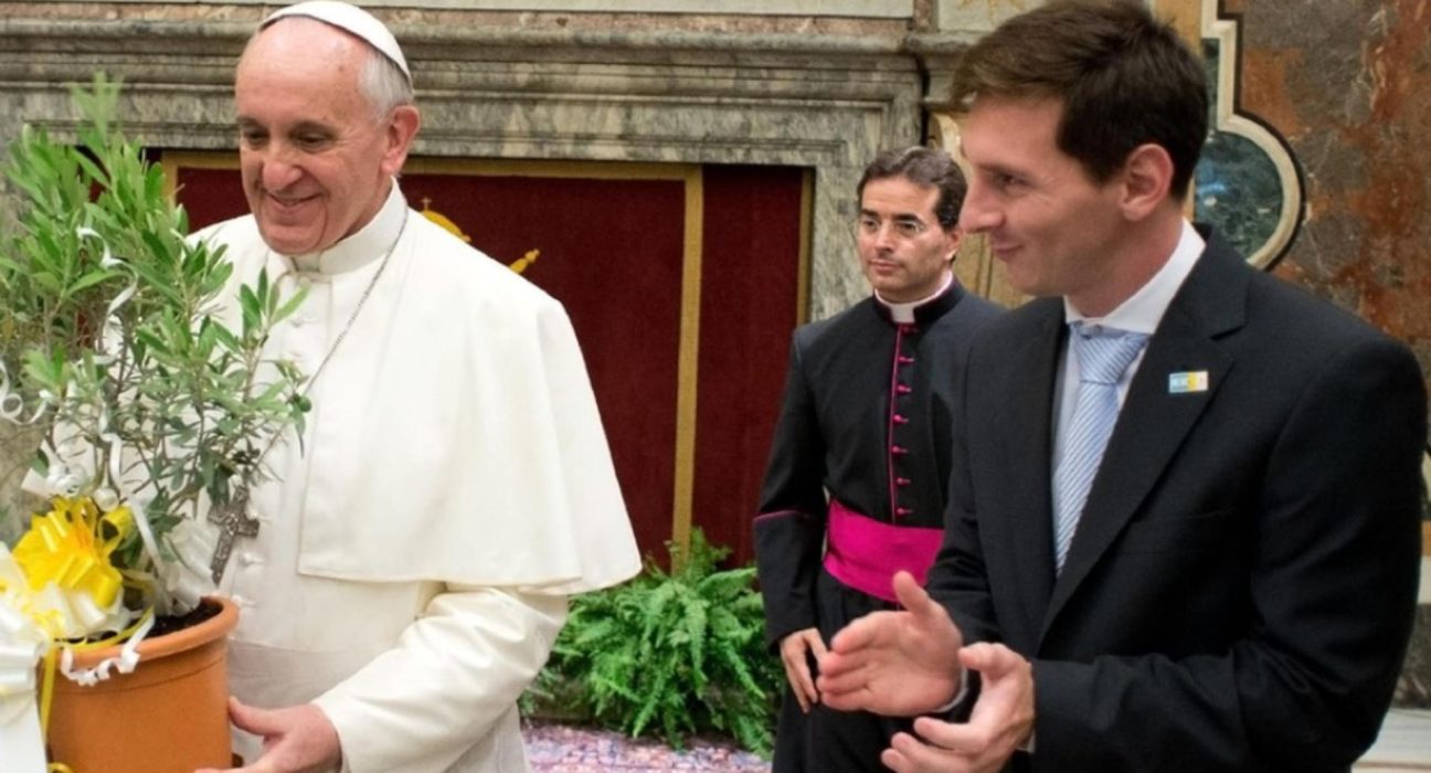 Lionel Messi i a adus un omagiu Papei Francisc Un papa diferit