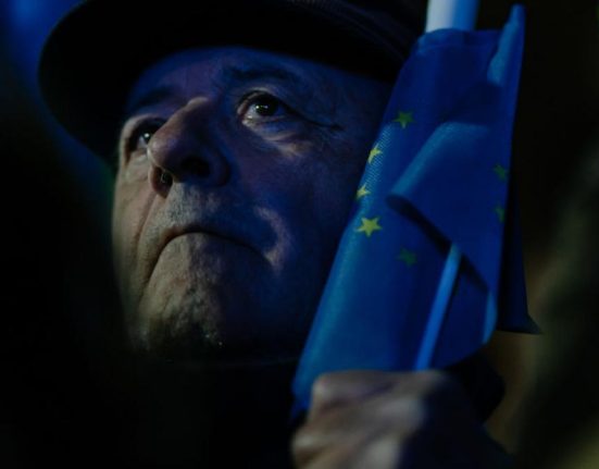 Manipulare online si polarizare politica in Romania