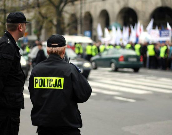 Mii de polonezi la un mars nationalist in Varsovia Nu acceptam abandonarea suveranitatii noastre