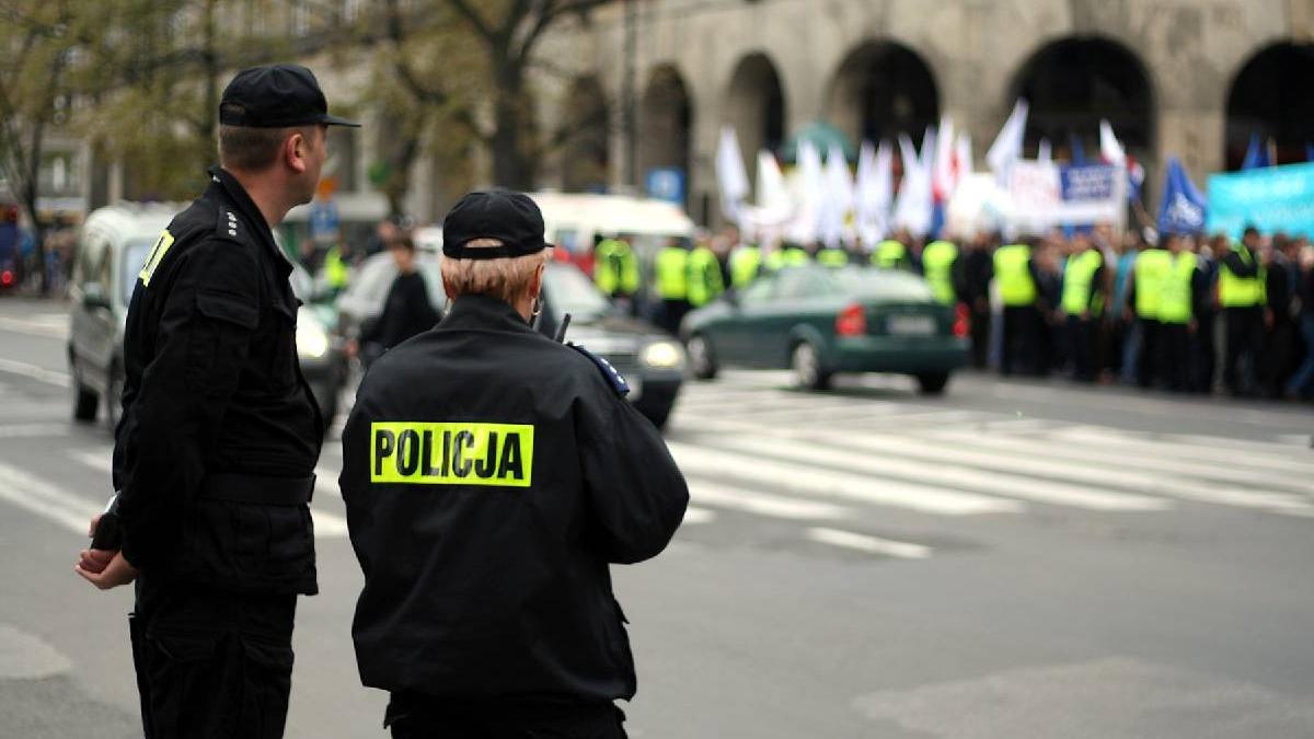 Mii de polonezi la un mars nationalist in Varsovia Nu acceptam abandonarea suveranitatii noastre