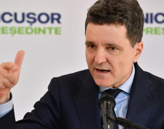 Nicusor Dan Declaratia lui Crin Antonescu pare credibila Sa ceara documentul de la CNSAS si sa il prezinte