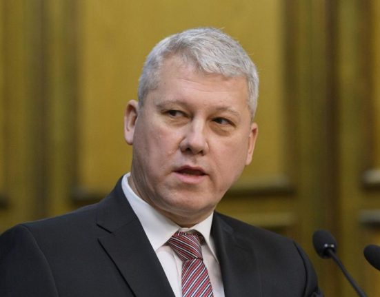 Prima reactie a lui Catalin Predoiu dupa moartea lui Rares Ministrul ii raspunde lui Simion care i a cerut demisia