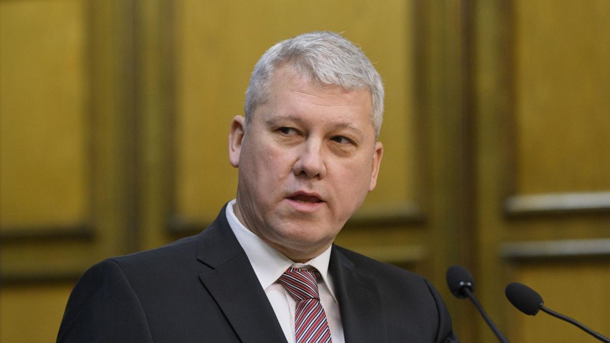 Prima reactie a lui Catalin Predoiu dupa moartea lui Rares Ministrul ii raspunde lui Simion care i a cerut demisia